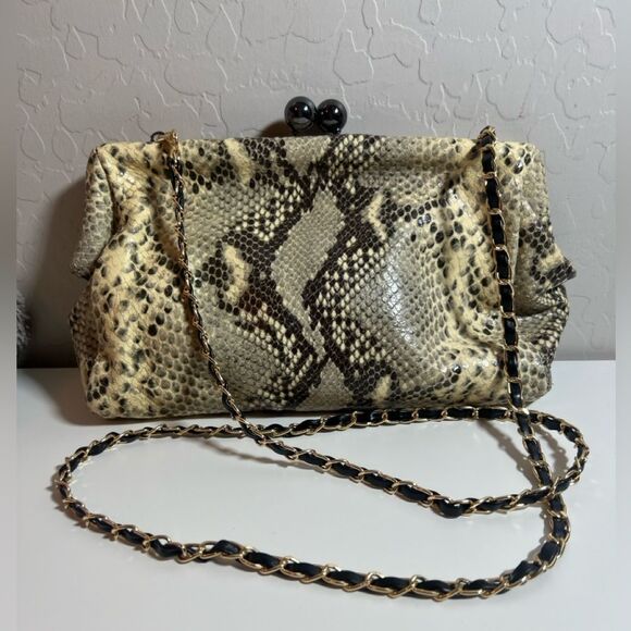 🤎 Badgley Mischka Python Snakeskin kiss Lock crossbody clutch bag - Picture 3 of 13